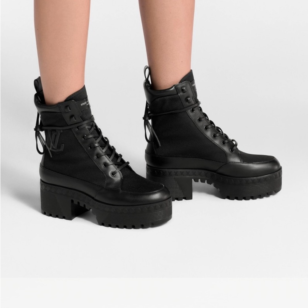 Like New: Louis Vuitton Laureate Platform Desert Boot Black with box & dust bags